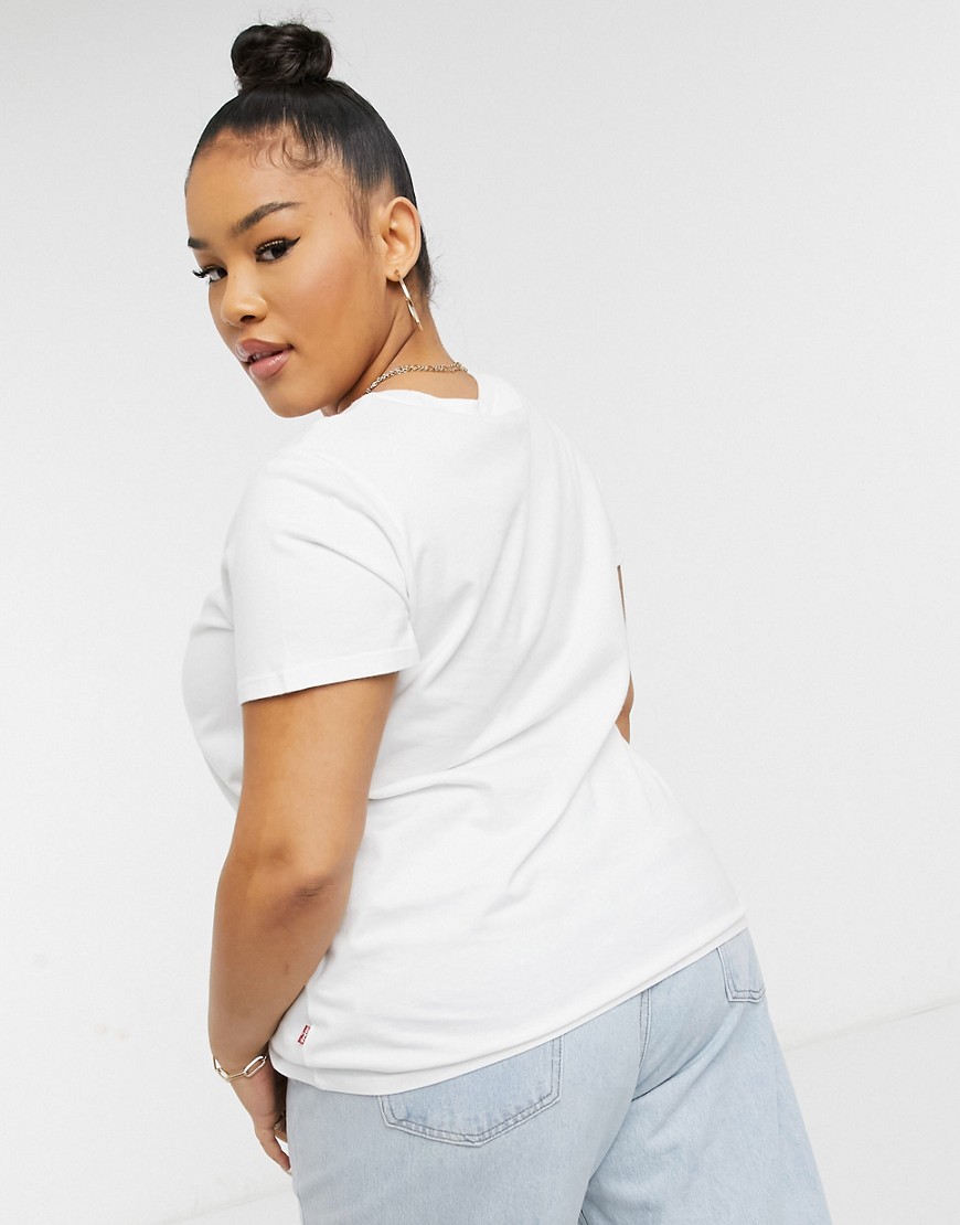 Levi-s-Plus-–-Perfect-–-Bialy-T-shirt-z-logo-na-piersi-46-1 Levi-s-Plus-–-Perfect-–-Bialy-T-shirt-z-logo-na-piersi-46
