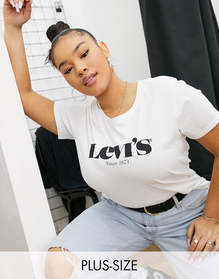 Levi's Plus – Perfect – Biały T-shirt z logo na piersi 46 Levi-s-Plus-–-Perfect-–-Bialy-T-shirt-z-logo-na-piersi-46