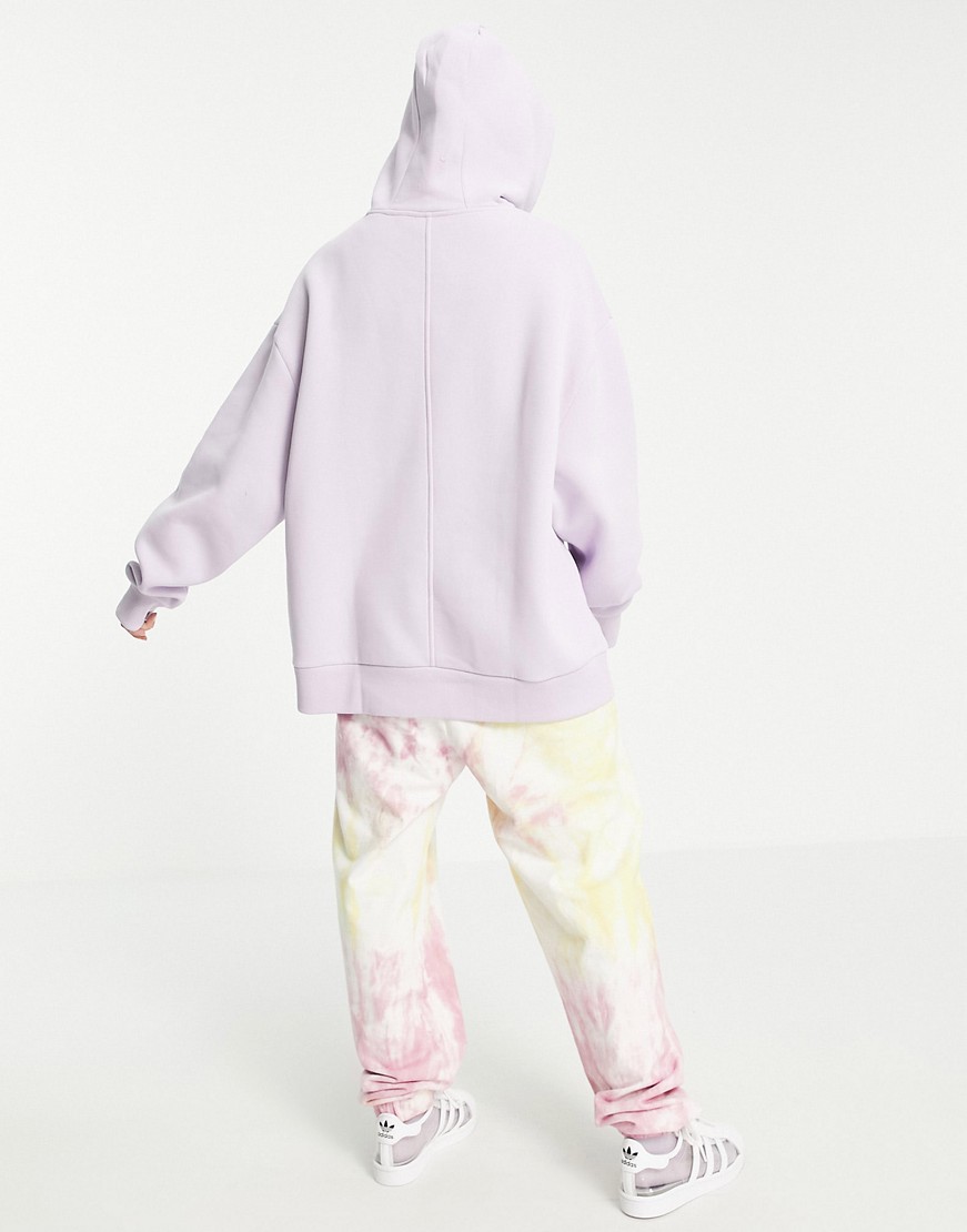 Liliowa-damska-bluza-oversize-z-kapturem-i-logo-defekt-38-1 Liliowa-damska-bluza-oversize-z-kapturem-i-logo-defekt-38