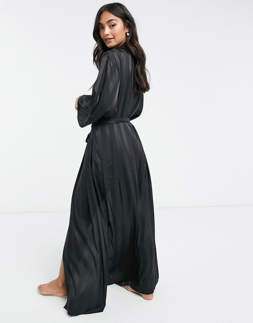 Loungeable-Czarne-zakardowe-kimono-maxi-w-paski-brak-paska-42-1 Loungeable---Czarne-zakardowe-kimono-maxi-w-paski-brak-paska-42