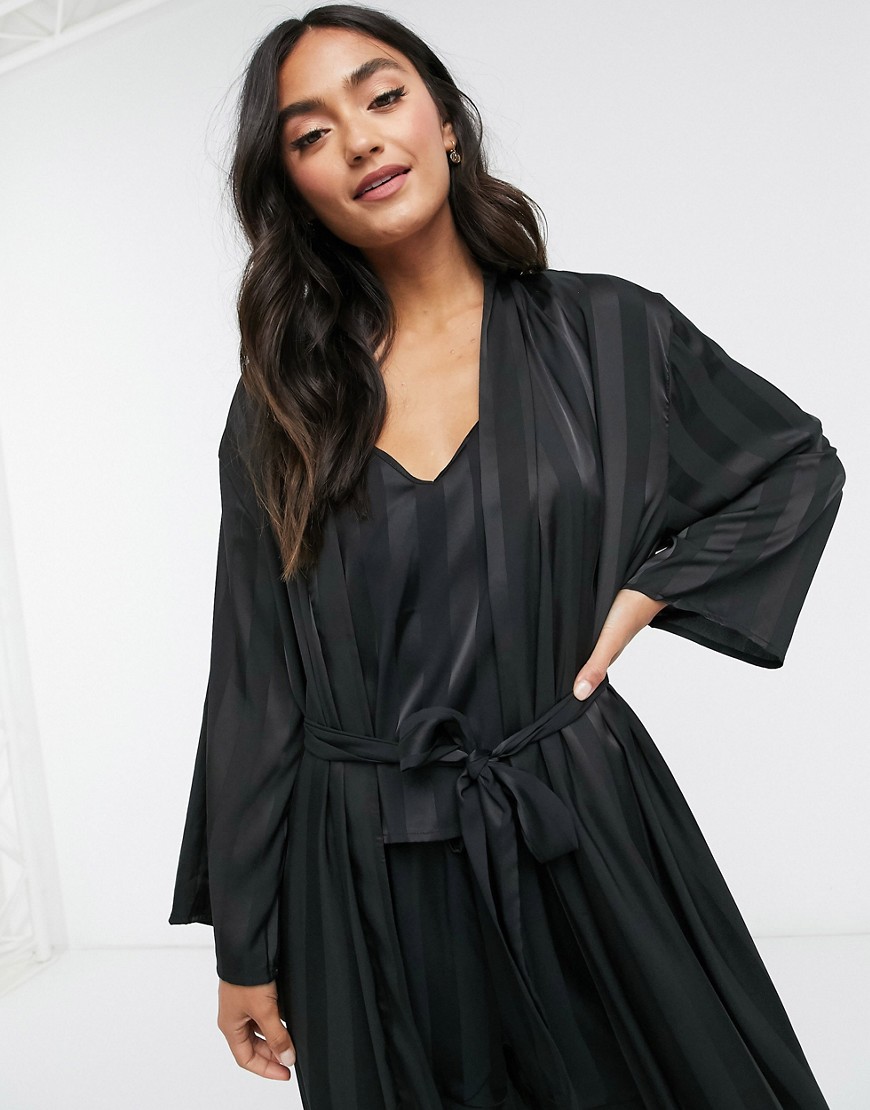 Loungeable-Czarne-zakardowe-kimono-maxi-w-paski-brak-paska-42-2 Loungeable---Czarne-zakardowe-kimono-maxi-w-paski-brak-paska-42