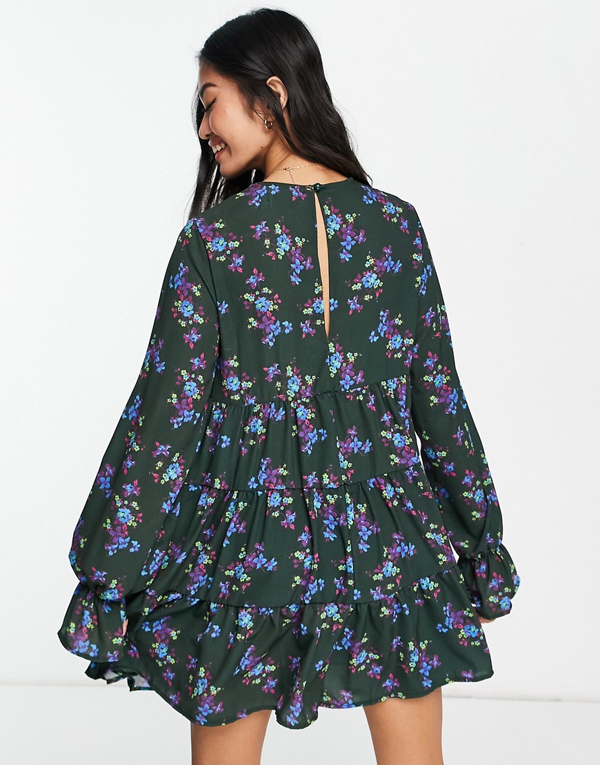 Luzny-krotki-kombinezon-z-krepy-w-kwiaty-defekt-44-1 Luzny-krotki-kombinezon-z-krepy-w-kwiaty-defekt-44