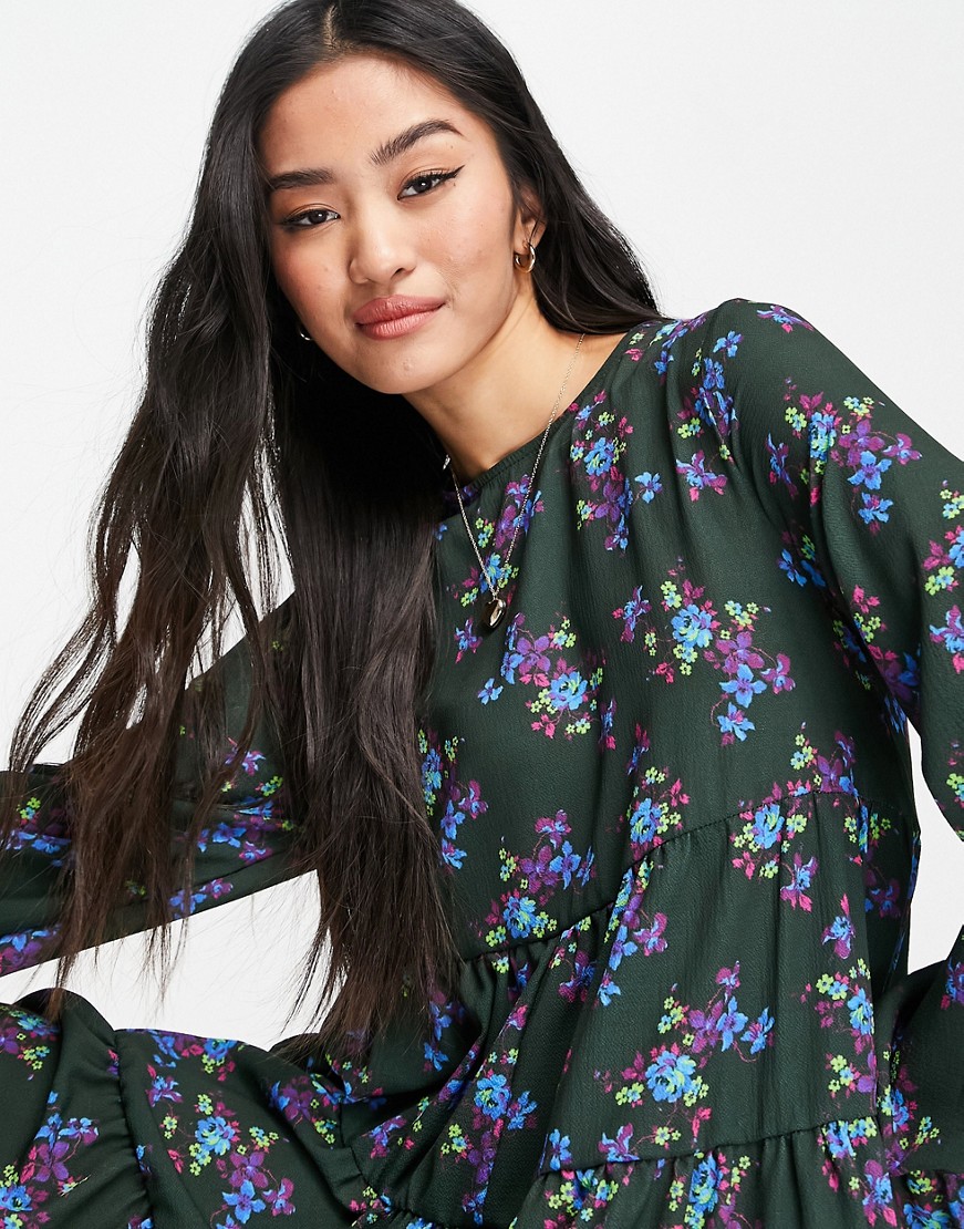 Luzny-krotki-kombinezon-z-krepy-w-kwiaty-defekt-44-2 Luzny-krotki-kombinezon-z-krepy-w-kwiaty-defekt-44