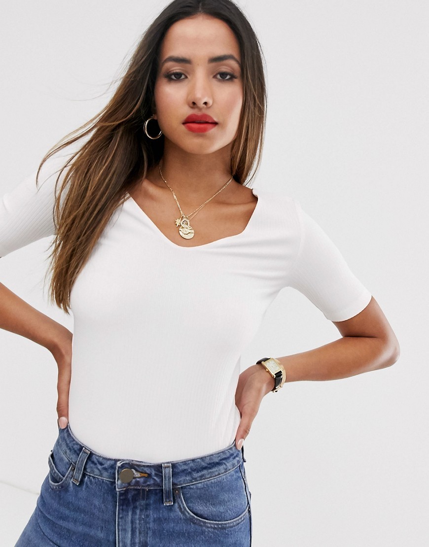 Mango złamana biel T-shirt dekolt krótki rękaw defekt S 36 Mango-zlamana-biel-T-shirt-dekolt-krotki-rekaw-defekt-S-36