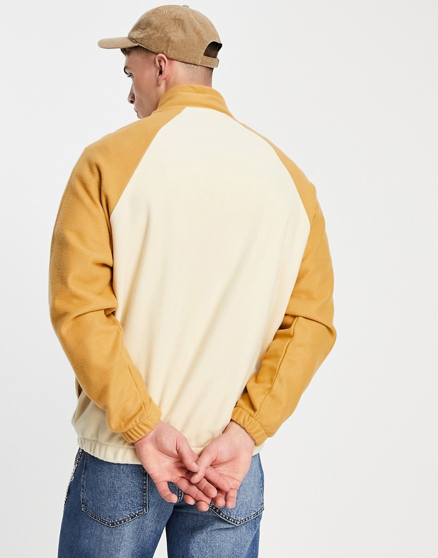 Meska-kremowa-polarowa-bluza-oversize-z-zamkiem-pod-szyja-i-kontrastowymi-rekawami-defekt-XXL-2 Meska-kremowa-polarowa-bluza-oversize-z-zamkiem-pod-szyja-i-kontrastowymi-rekawami-defekt-XXL