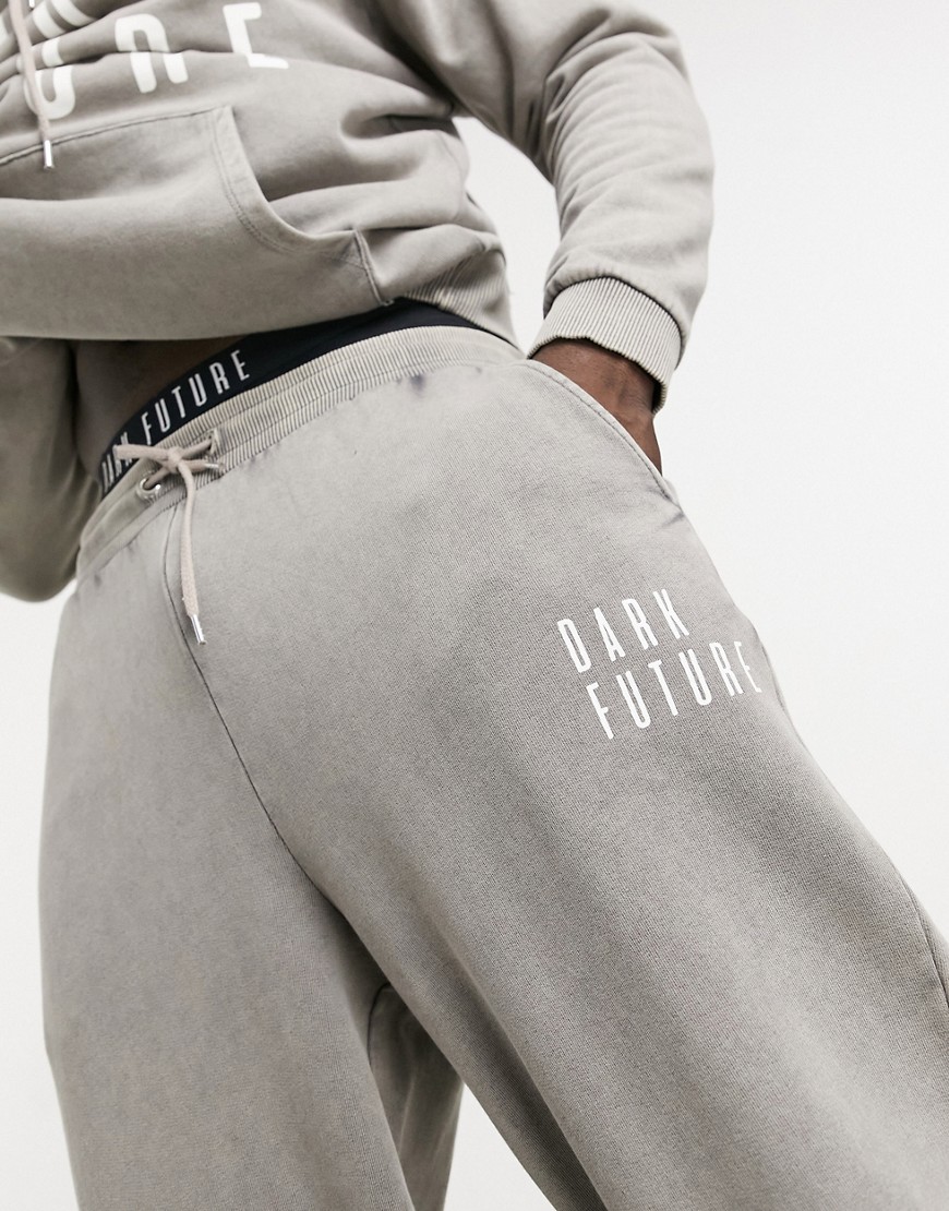 Meskie-rozowo-szare-joggersy-oversize-z-efektem-sprania-M-2 Meskie-rozowo-szare-joggersy-oversize-z-efektem-sprania-M
