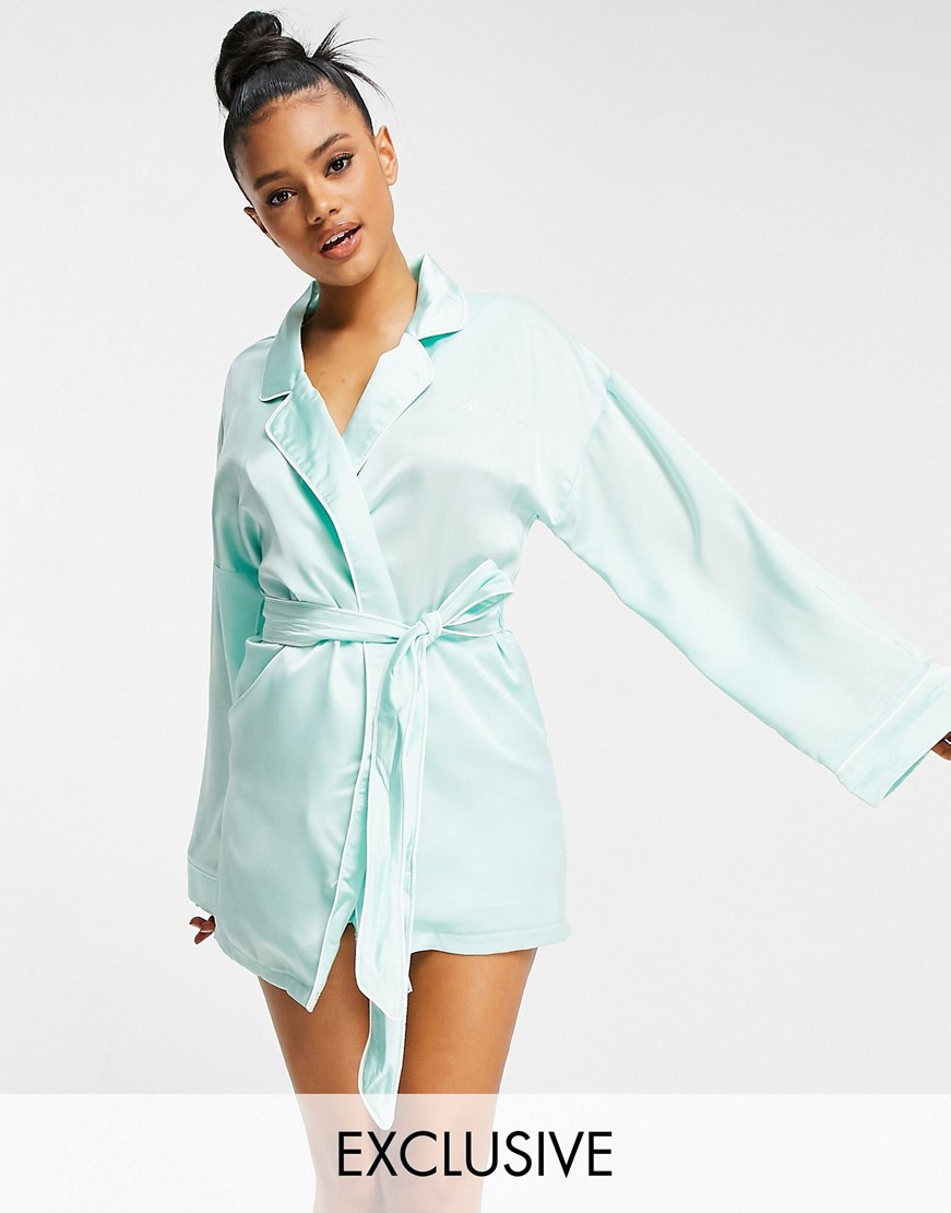 Missguided Miętowy satynowy szlafrok z wyszytym logo 42 Missguided-Mietowy-satynowy-szlafrok-z-wyszytym-logo-42