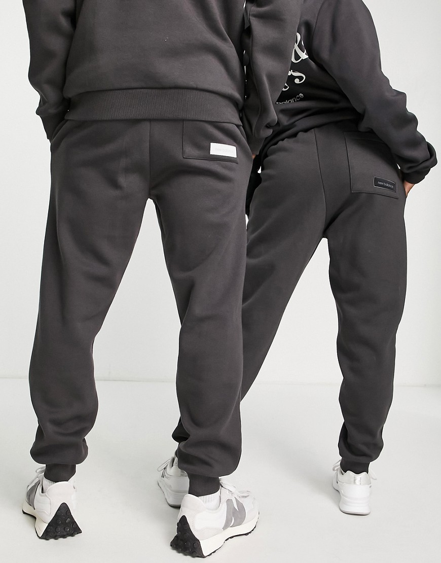 New-Balance-czarne-joggersy-unisex-defekt-M-1 New-Balance-czarne-joggersy-unisex-defekt-M