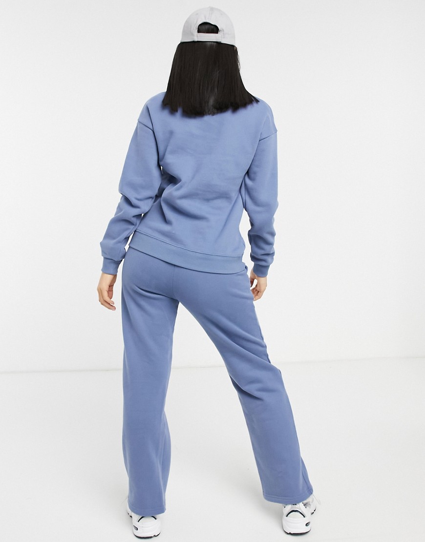 Niebieskie-damskie-spodnie-dzianinowe-dresy-wide-leg-32-1 Niebieskie-damskie-spodnie-dzianinowe-dresy-wide-leg-32