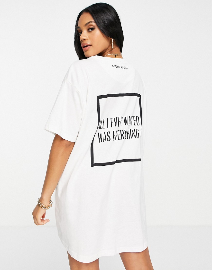 Night-Addict-T-shirtowa-sukienka-oversize-z-nadrukiem-na-plecach-biala-defekt-S-2 Night-Addict-T-shirtowa-sukienka-oversize-z-nadrukiem-na-plecach-biala-defekt-S