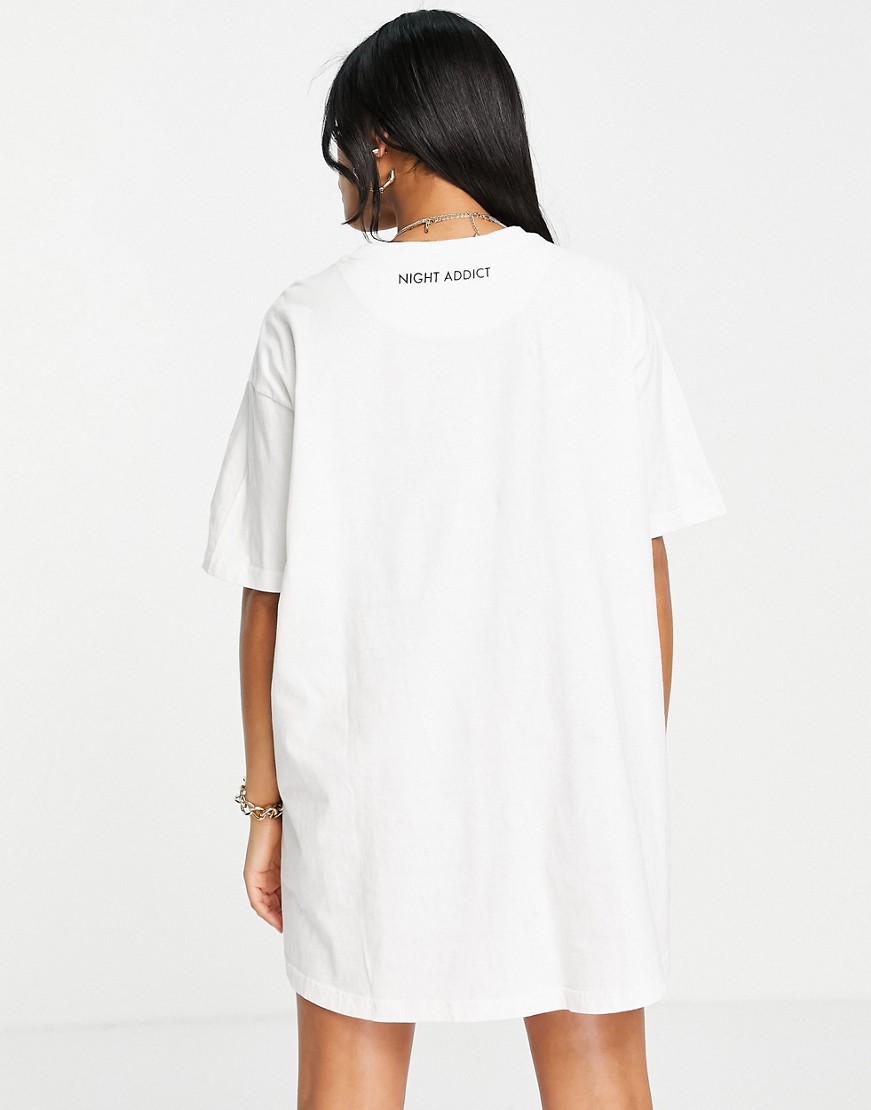 Night-Addict-sukienka-t-shirtowa-oversize-z-napisem-defekt-XS-1 Night-Addict-sukienka-t-shirtowa-oversize-z-napisem-defekt-XS