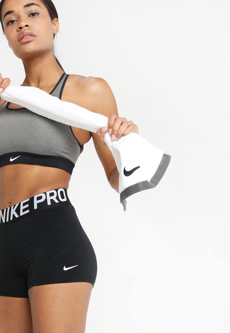 Nike-Legginsy-damskie-z-krotka-nogawka-36