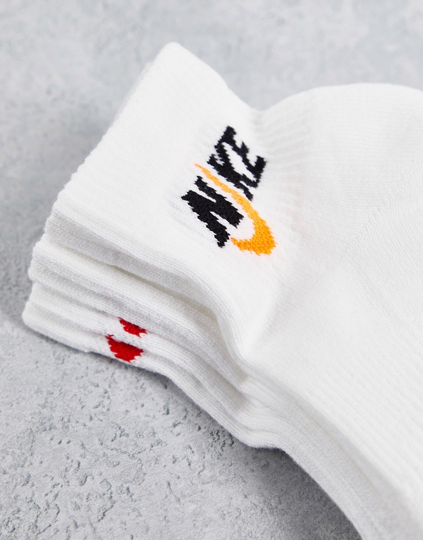 Nike-biale-skarpetki-z-logo-i-amortyzacja-defekt-S-2 Nike-biale-skarpetki-z-logo-i-amortyzacja-defekt-S