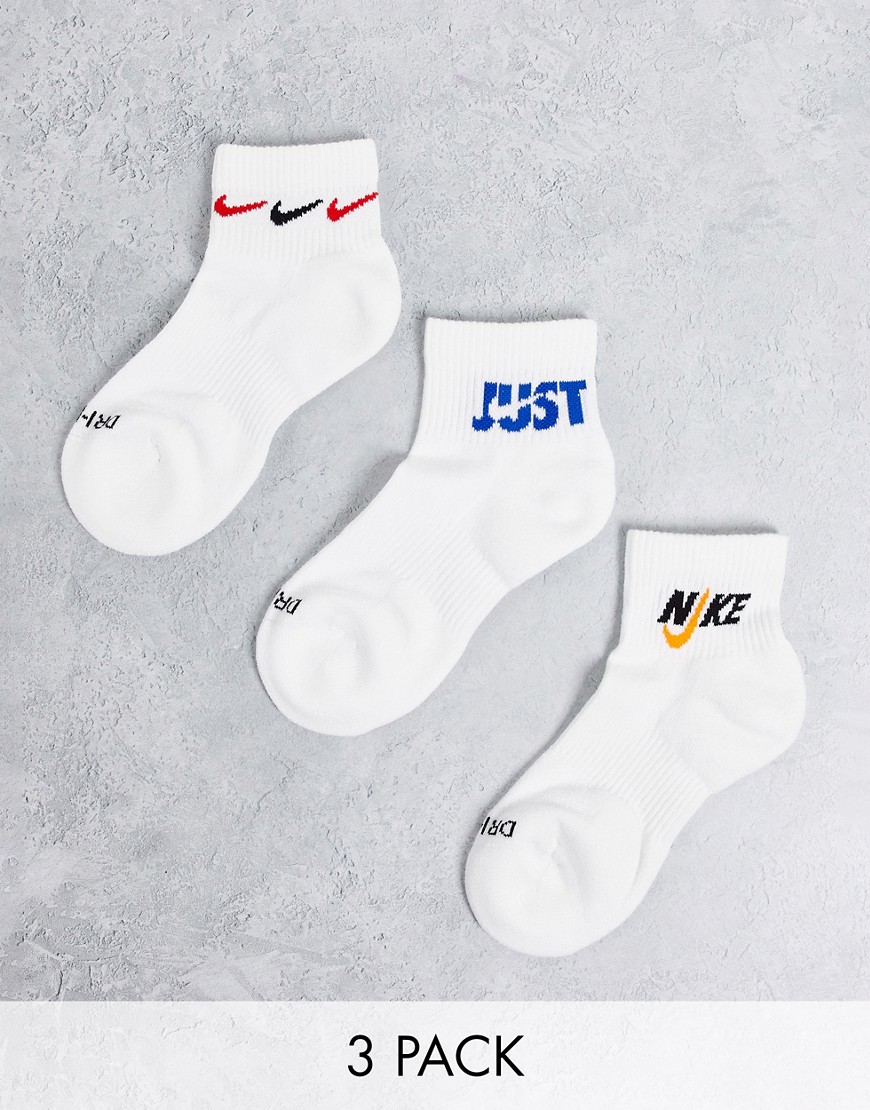 Nike białe skarpetki z logo i amortyzacją defekt S Nike-biale-skarpetki-z-logo-i-amortyzacja-defekt-S