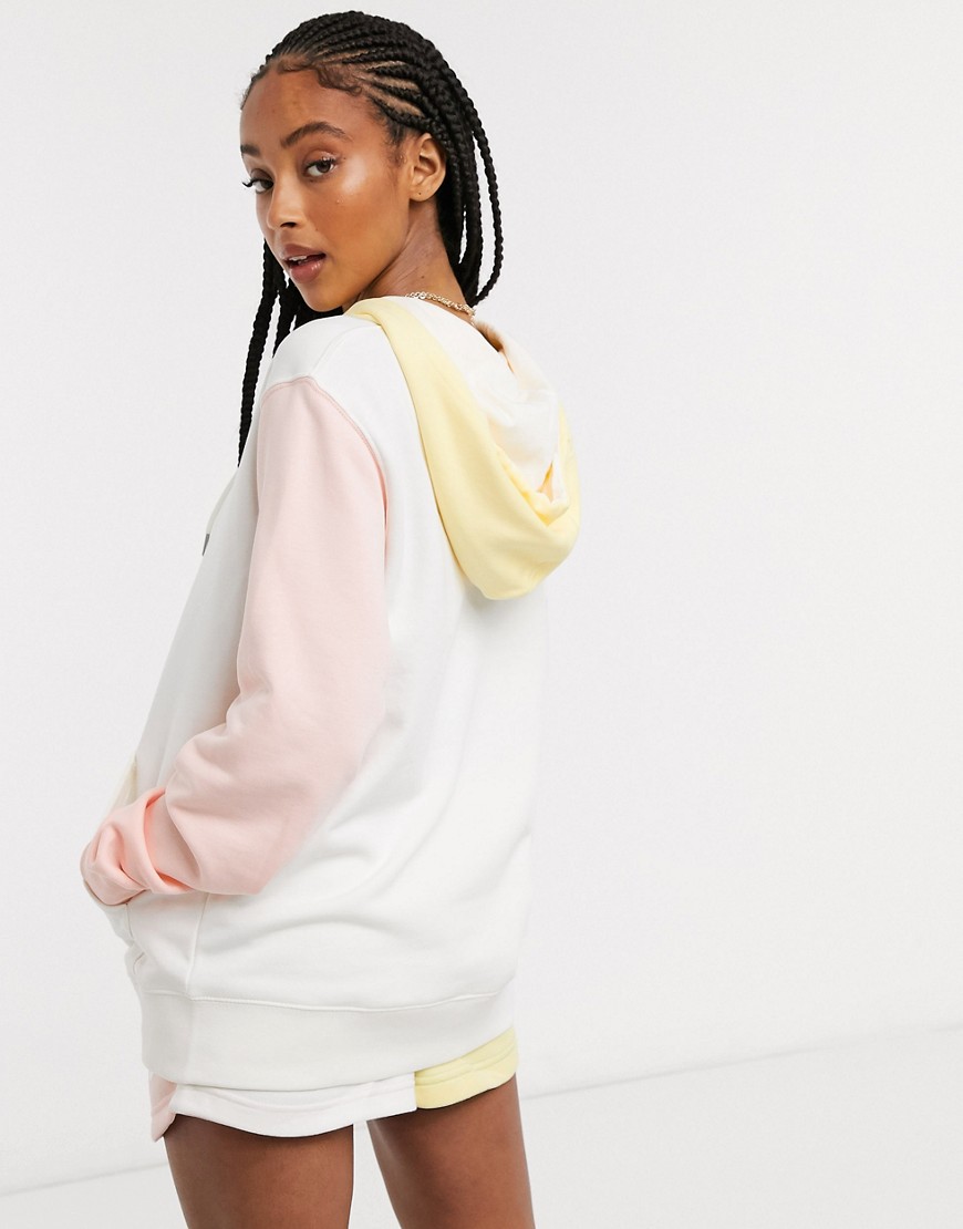 Nike-damska-biala-bluza-defekt-M-1 Nike-damska-biala-bluza-defekt-M