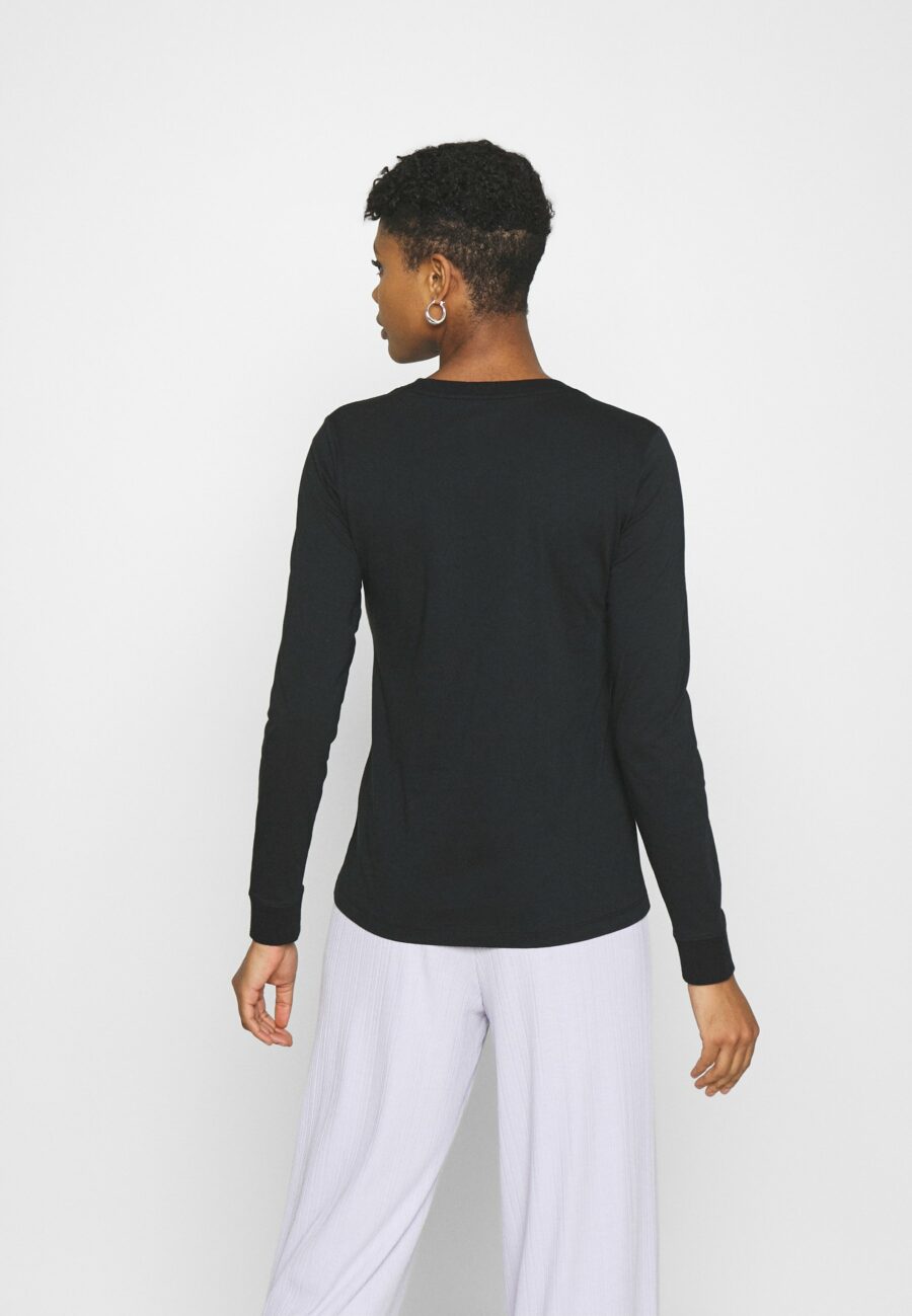 Nike-damska-czarna-prosta-bluzka-XS