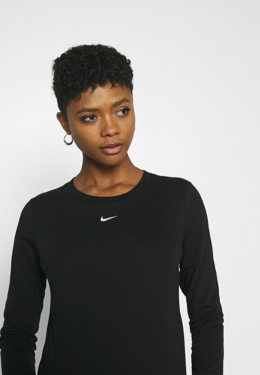 Nike-damska-czarna-prosta-bluzka-XS