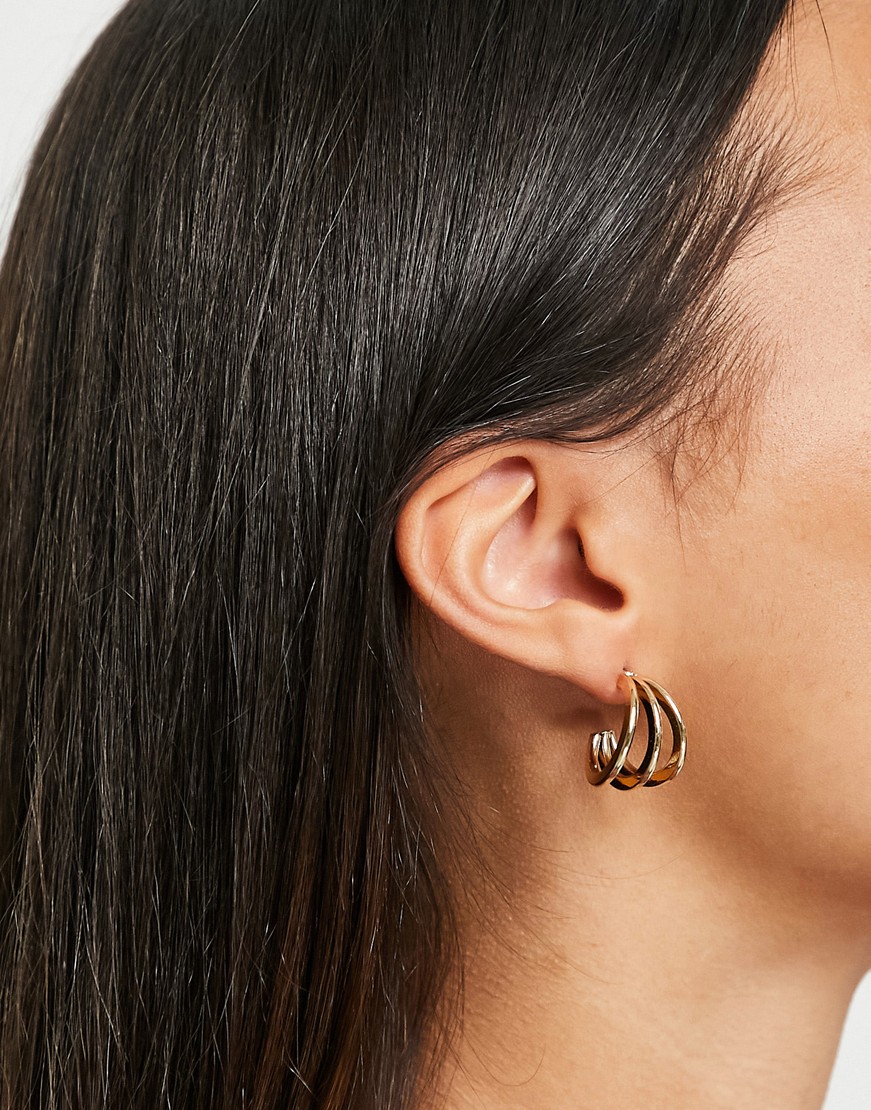 Pieces-kolczyki-z-trzema-kolkami-w-zlotym-kolorze-1 Pieces-kolczyki-z-trzema-kolkami-w-zlotym-kolorze