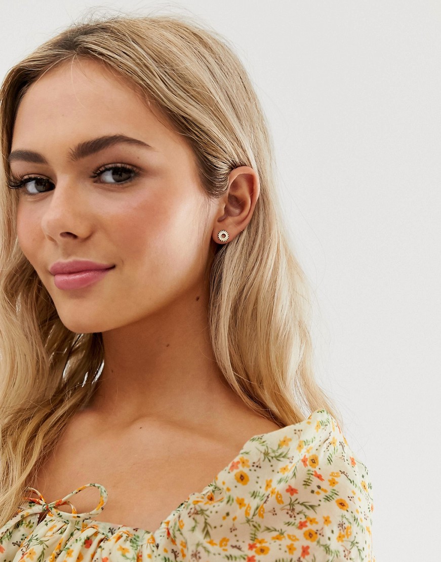 Pieces-male-okragle-kolczyki-wkrety-w-kolorze-zlotym-2 Pieces-male-okragle-kolczyki-wkrety-w-kolorze-zlotym