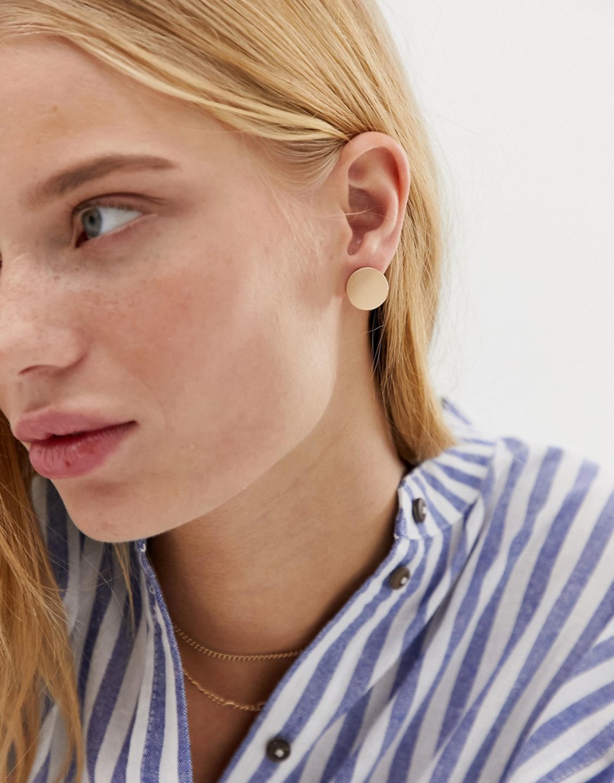 Pieces-plaskie-okragle-kolczyki-wkrety-w-zlotym-kolorze-2 Pieces-plaskie-okragle-kolczyki-wkrety-w-zlotym-kolorze