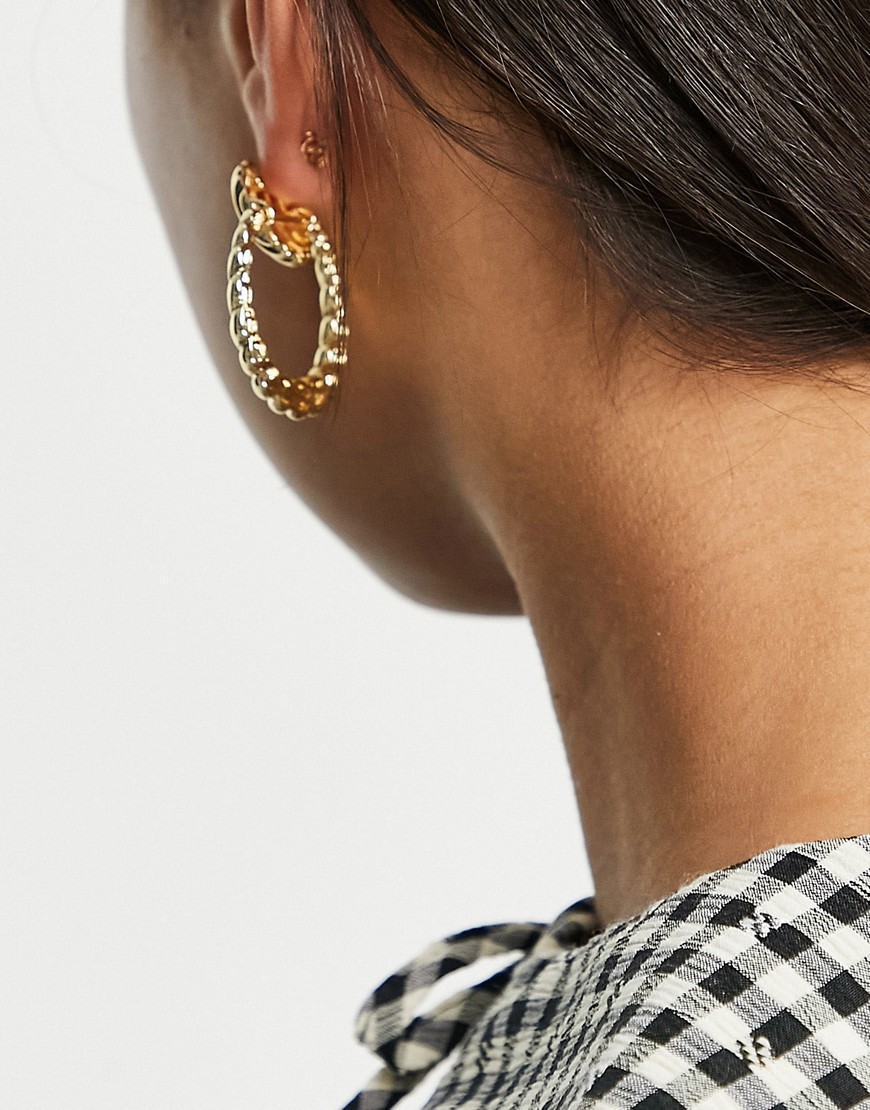 Pieces-skrecone-kolczyki-kola-oversize-w-kolorze-zlotym-1 Pieces-skrecone-kolczyki-kola-oversize-w-kolorze-zlotym