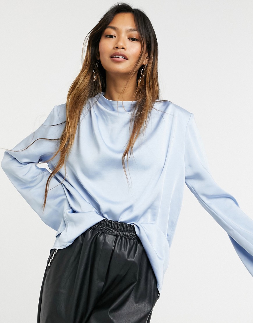 Pretty-Lavish-jasnoniebieska-satynowa-bluzka-z-lejacym-dekoltem-M-L-3 Pretty-Lavish-jasnoniebieska-satynowa-bluzka-z-lejacym-dekoltem-M-L