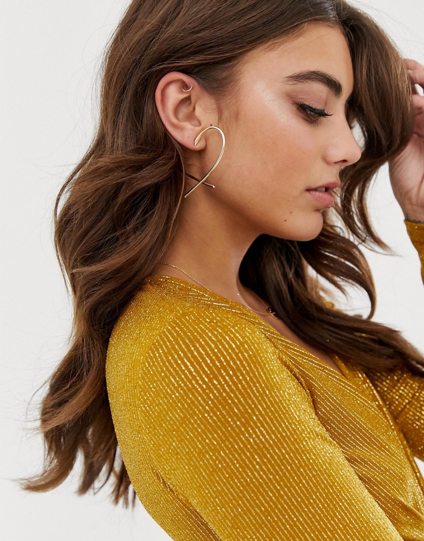 Przednie-i-tylne-kolczyki-we-wzor-otwartego-serca-w-kolorze-zlotym-defekt-2 Przednie-i-tylne-kolczyki-we-wzor-otwartego-serca-w-kolorze-zlotym-defekt