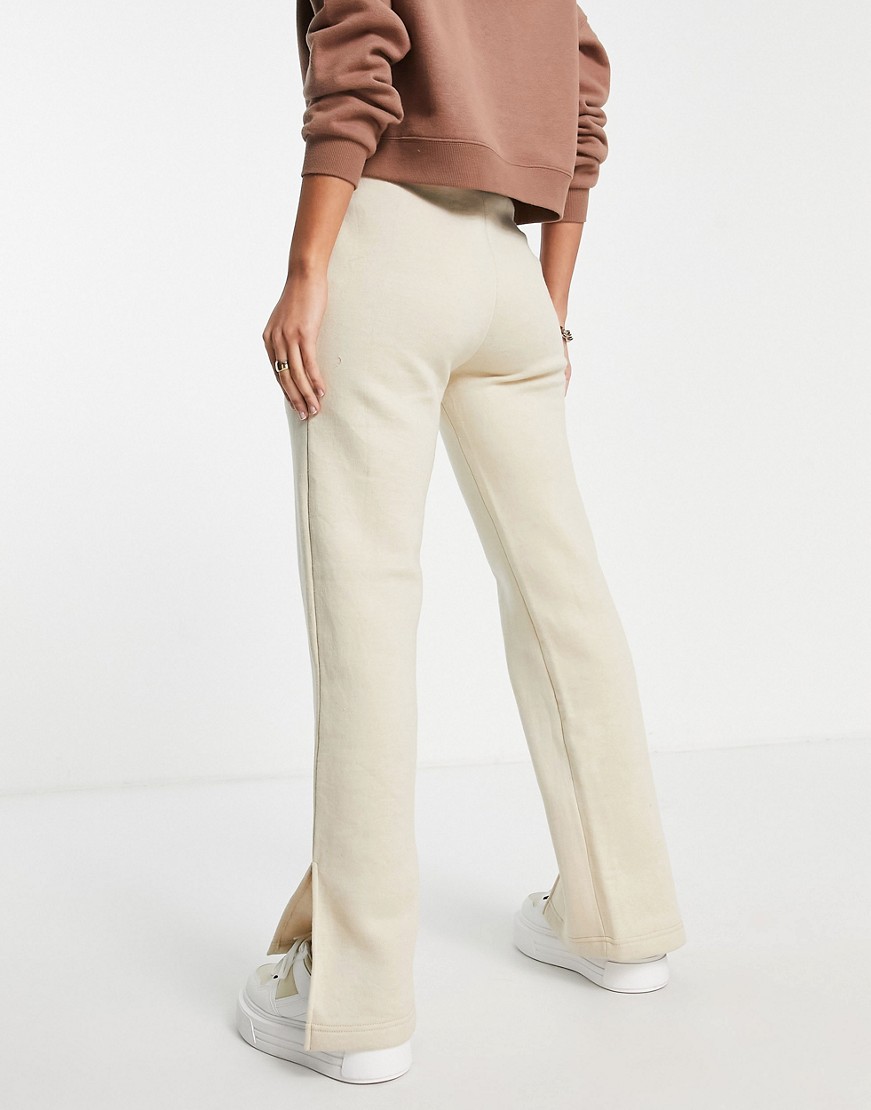 Rebellious-Fashion-bezowe-joggersy-z-szerokimi-nogawkami-i-rozcieciem-z-przodu-40-1 Rebellious-Fashion-bezowe-joggersy-z-szerokimi-nogawkami-i-rozcieciem-z-przodu-40