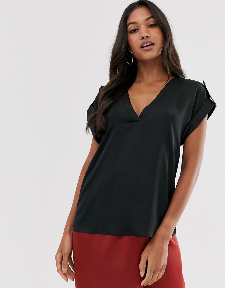 River Island Czarny T-shirt z dekoltem w szpic L 40 River-Island-Czarny-T-shirt-z-dekoltem-w-szpic-L-40