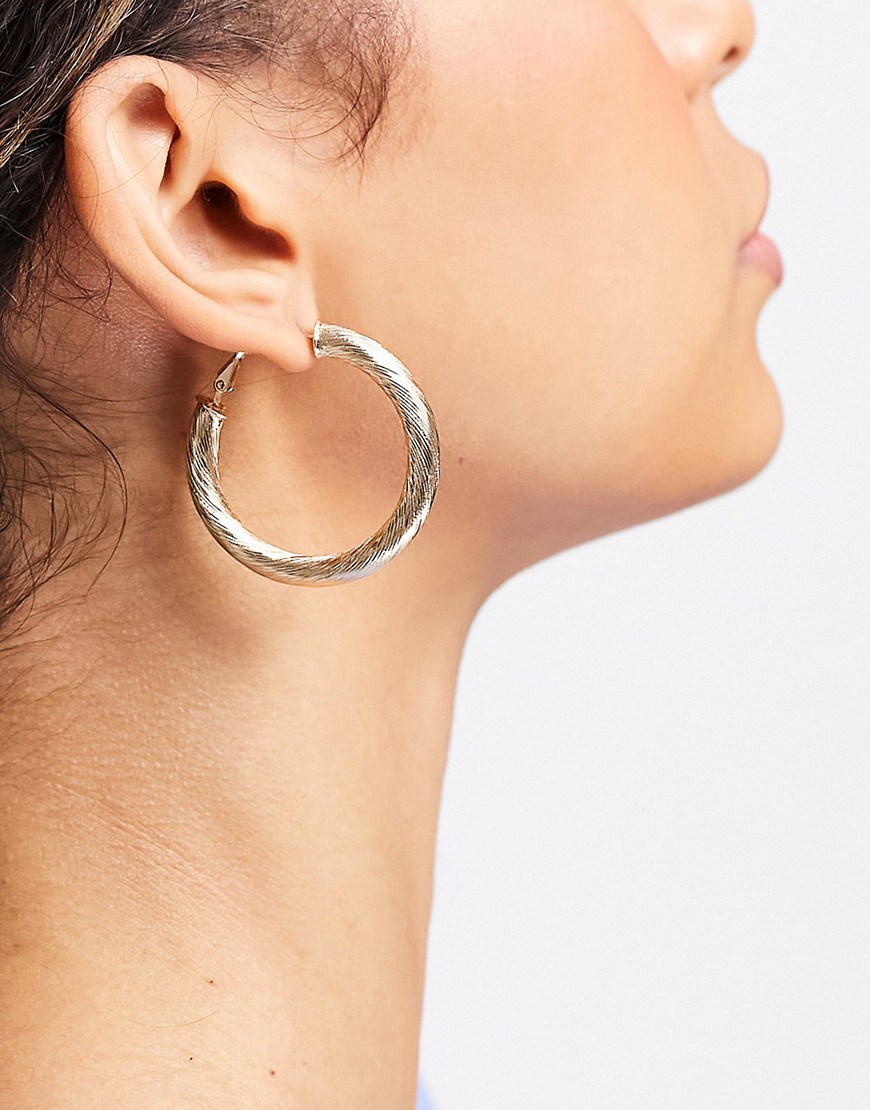 Saint-Lola-masywne-kolczyki-kola-w-kolorze-zlotym-2 Saint-Lola-masywne-kolczyki-kola-w-kolorze-zlotym