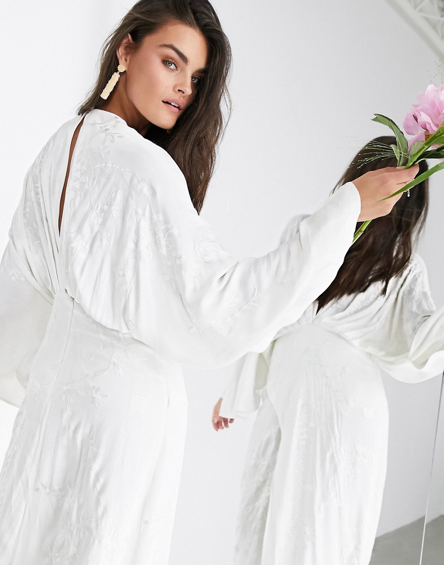 Satynowa-haftowana-suknia-slubna-typu-kimono-42-1 Satynowa-haftowana-suknia-slubna-typu-kimono-42