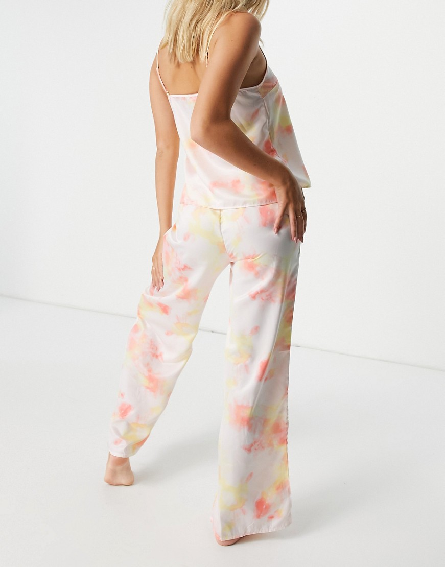 Satynowa-pizama-z-szerokimi-nogawkami-i-efektem-tie-dye-40-1 Satynowa-pizama-z-szerokimi-nogawkami-i-efektem-tie-dye-40