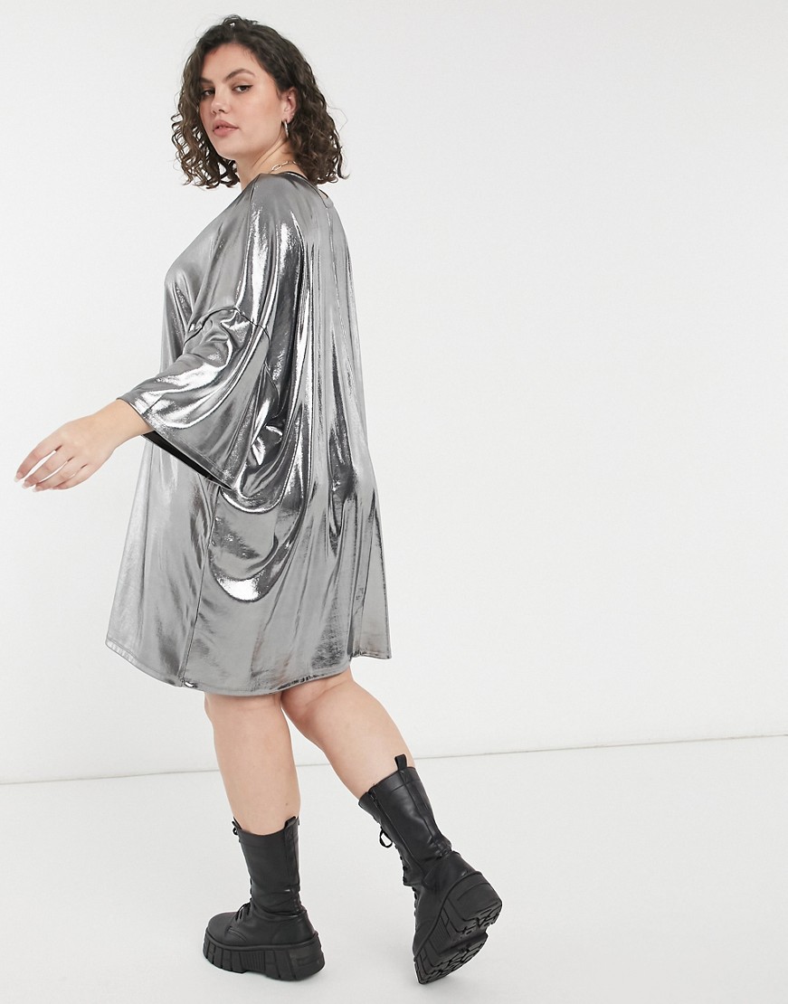 Srebrna-metaliczna-mini-sukienka-T-shirtowa-oversize-defekt-50-1 Srebrna-metaliczna-mini-sukienka-T-shirtowa-oversize-defekt-50