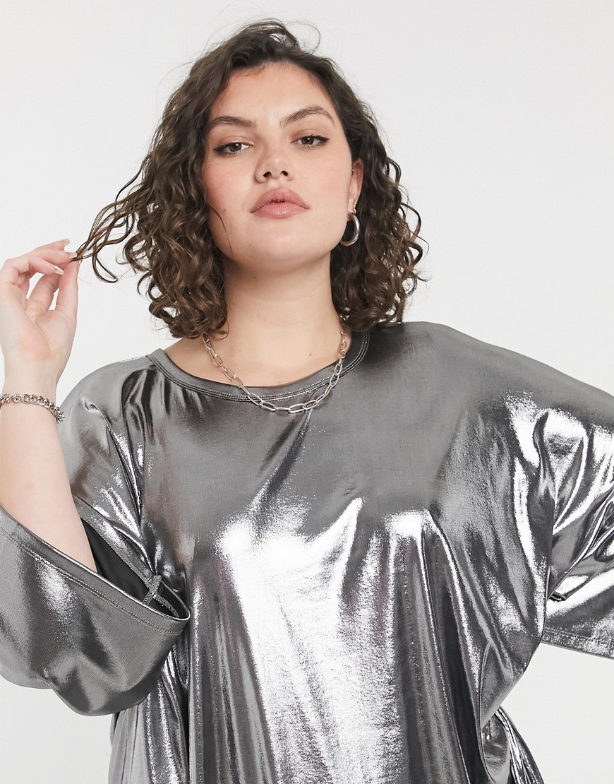 Srebrna-metaliczna-mini-sukienka-T-shirtowa-oversize-defekt-50-2 Srebrna-metaliczna-mini-sukienka-T-shirtowa-oversize-defekt-50