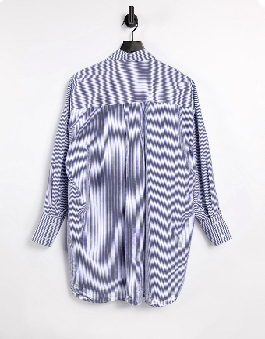 Stradivarius-niebieska-koszula-oversize-w-paski-z-popeliny-M-1 Stradivarius-niebieska-koszula-oversize-w-paski-z-popeliny-M