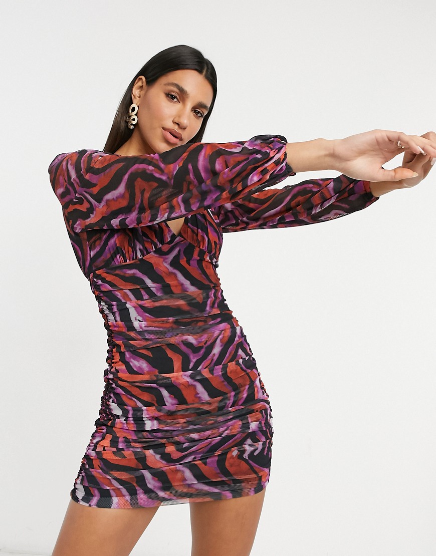 Sukienka-mini-w-wzor-paskow-zebry-z-dlugim-rekawem-i-glebokim-dekoltem-plus-size-46-3 Sukienka-mini-w-wzor-paskow-zebry-z-dlugim-rekawem-i-glebokim-dekoltem-plus-size-46