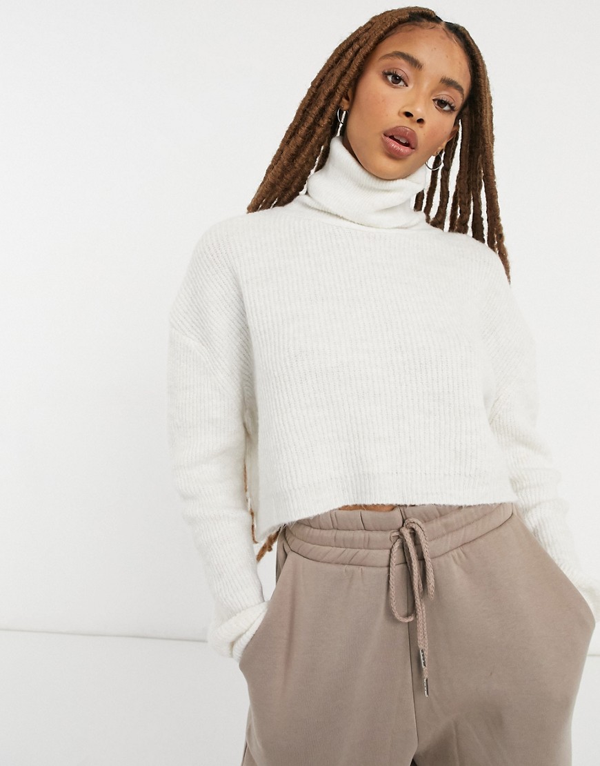 Sweter damski z golfem krótki luźny beżowy 38 Sweter-damski-z-golfem-krotki-luzny-bezowy-38