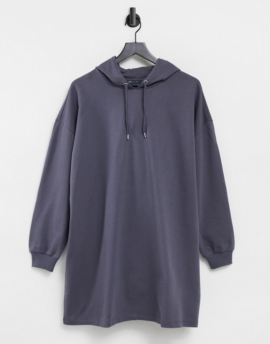 Szara-sukienka-mini-dresowa-oversize-z-kapturem-i-nadrukiem-na-plecach-46-1 Szara-sukienka-mini-dresowa-oversize-z-kapturem-i-nadrukiem-na-plecach-46