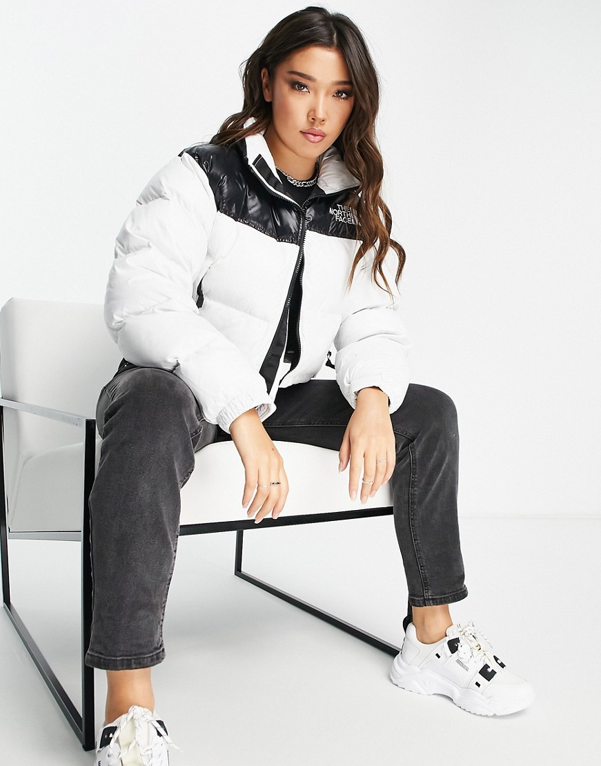 The-North-Face-Nuptse-biala-kurtka-o-krotkim-fasonie-defekt-XS-3 The-North-Face-Nuptse-biala-kurtka-o-krotkim-fasonie-defekt-XS