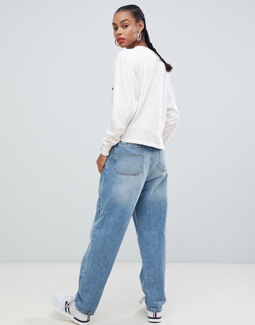 Tommy-Jeans-Bialy-T-shirt-brandowany-XS-34-1 Tommy-Jeans-Bialy-T-shirt-brandowany-XS-34