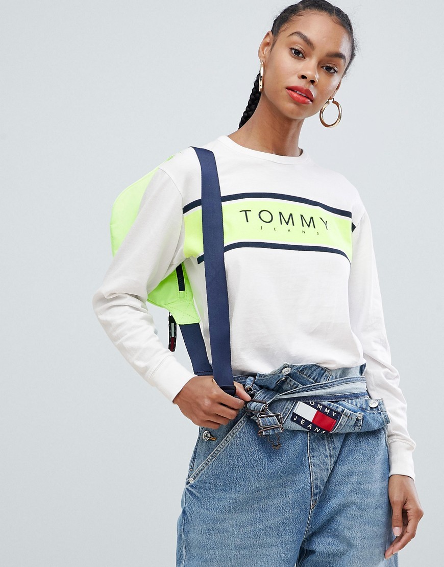 Tommy Jeans Biały T-shirt brandowany XS 34 Tommy-Jeans-Bialy-T-shirt-brandowany-XS-34