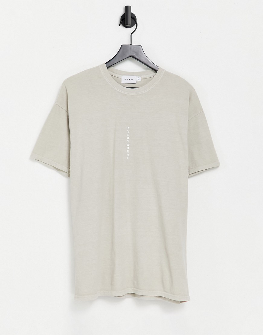 Topman beżowy T-shirt oversize z pionowym napisem defekt M Topman-bezowy-T-shirt-oversize-z-pionowym-napisem-M