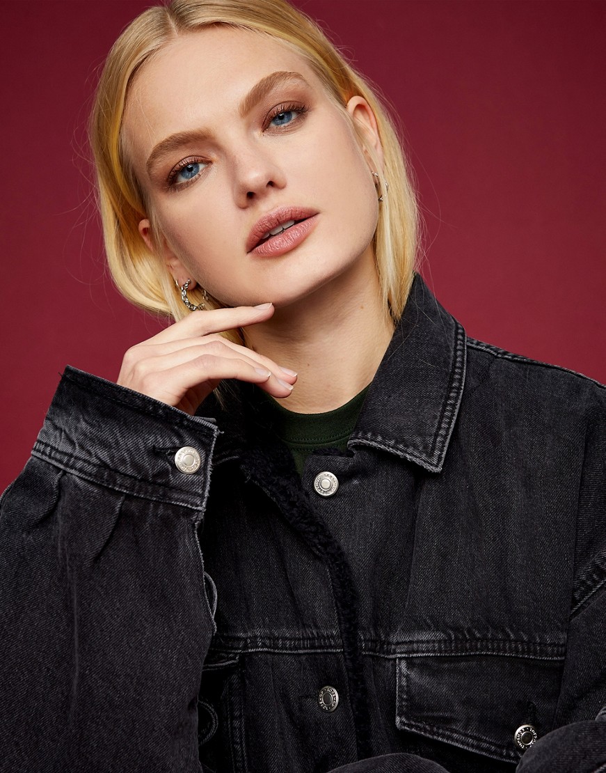 Topshop czarna kurtka jeansowa damska oversize z podszewką z kożuszka 38 Topshop-czarna-kurtka-jeansowa-damska-oversize-z-podszewka-z-kozuszka-38