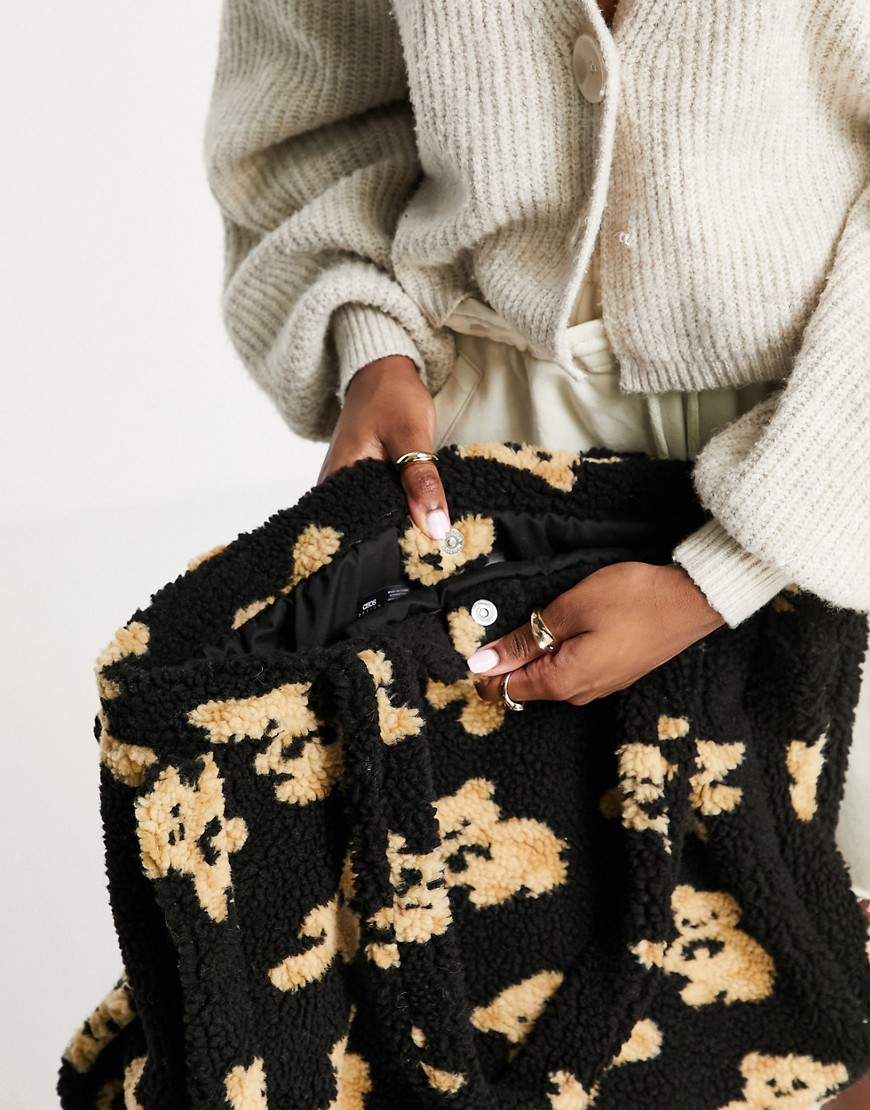 Torebka-czarna-pluszowa-z-nadrukiem-defekt-3 Torebka-czarna-pluszowa-z-nadrukiem-defekt