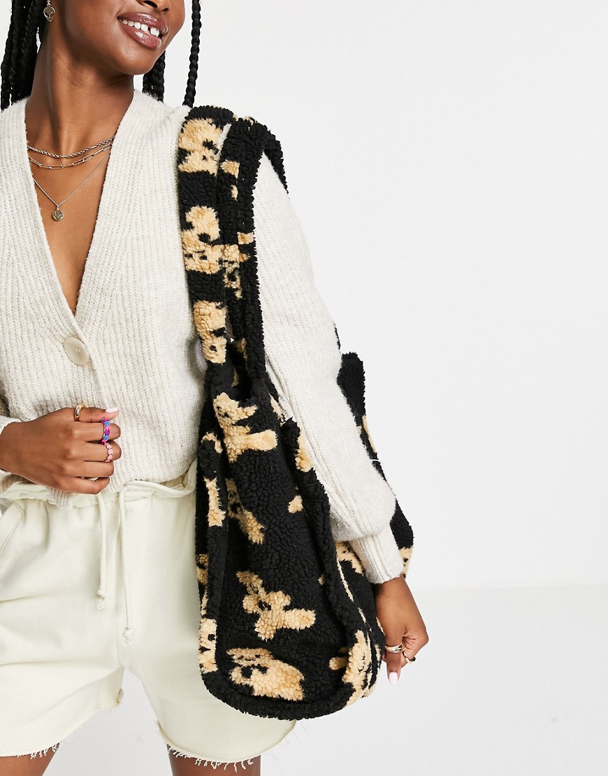 Torebka czarna pluszowa z nadrukiem defekt Torebka-czarna-pluszowa-z-nadrukiem-defekt