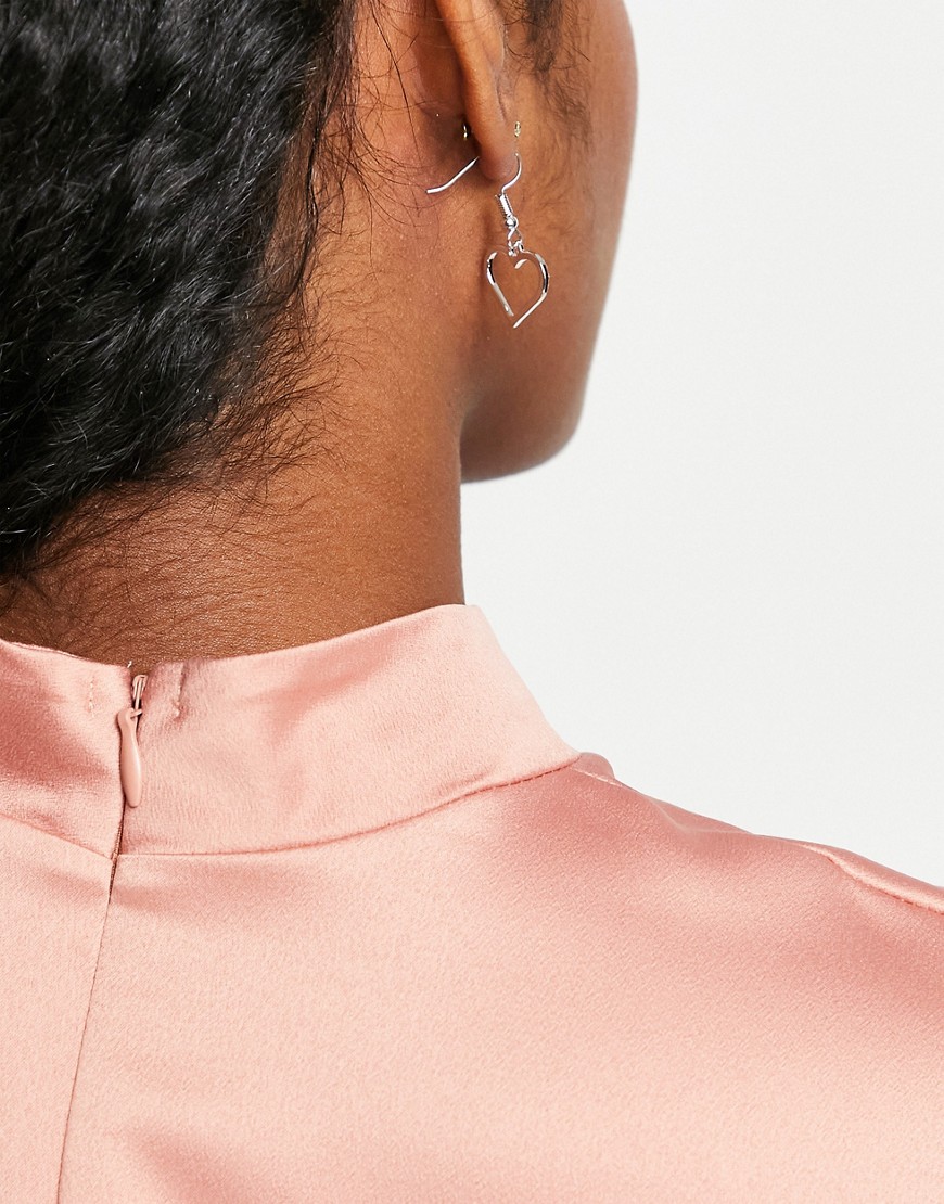 True-Decadence-Srebrne-wiszace-kolczyki-w-ksztalcie-serca-z-krysztalkami-1 True-Decadence-Srebrne-wiszace-kolczyki-w-ksztalcie-serca-z-krysztalkami