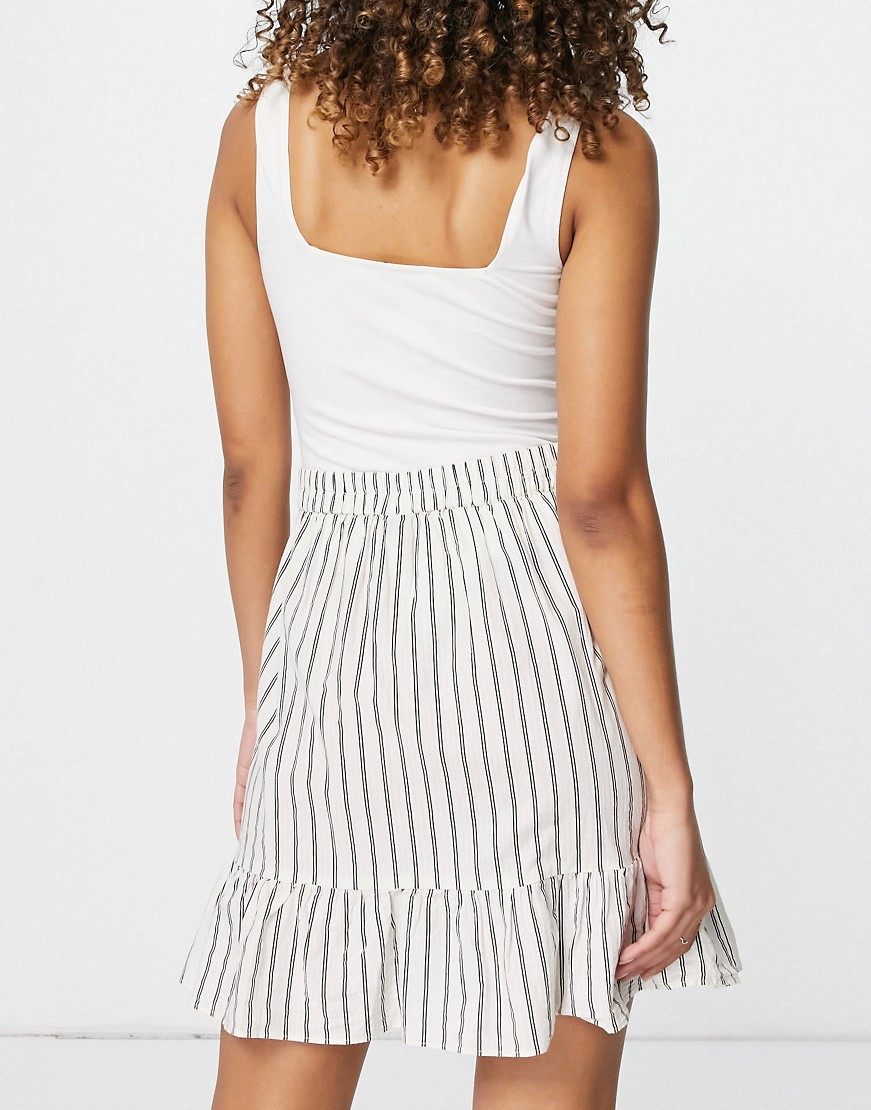 Vero-Moda-Biala-kopertowa-spodnica-mini-w-paski-z-falbanka-2XL-1 Vero-Moda-Biala-kopertowa-spodnica-mini-w-paski-z-falbanka-2XL