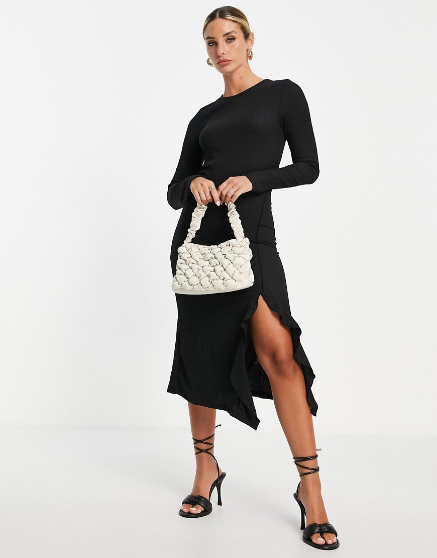 Vero Moda czarna sukienka midi z falbanką defekt M Vero-Moda-czarna-sukienka-midi-z-falbanka-defekt-M