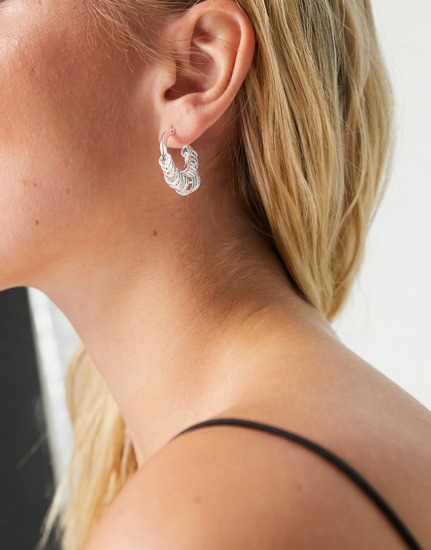 Weekday-Fiona-kolczyki-kola-z-okraglymi-zawieszkami-w-kolorze-srebrnym-2 Weekday-Fiona-kolczyki-kola-z-okraglymi-zawieszkami-w-kolorze-srebrnym