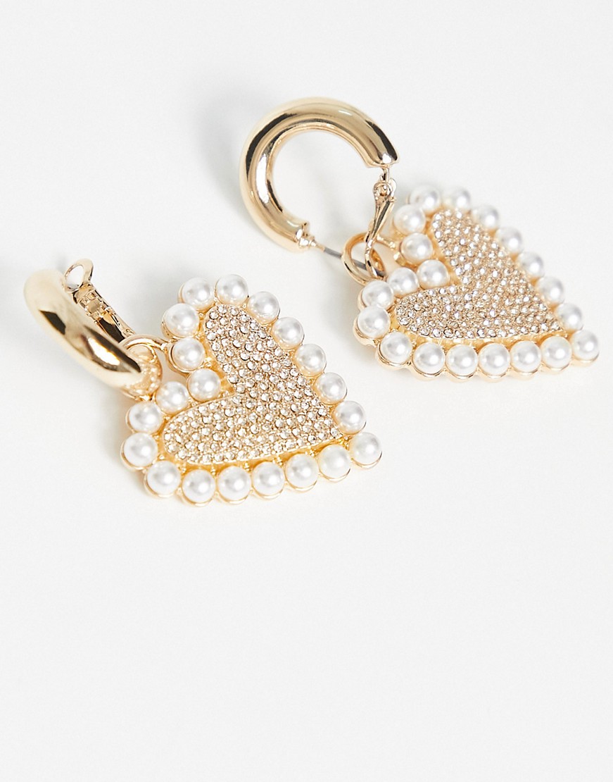 Wiszace-kolczyki-w-ksztalcie-serc-z-perlami-zlote-1 Wiszace-kolczyki-w-ksztalcie-serc-z-perlami-zlote